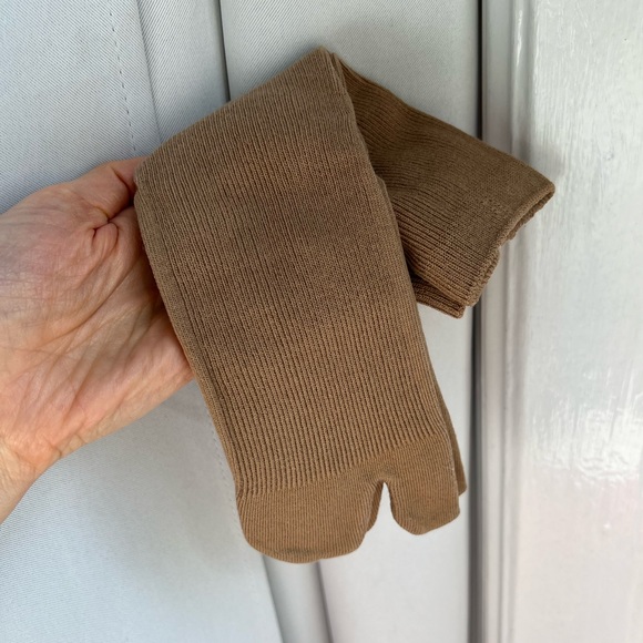 Brown Tabi Socks - Picture 2 of 3
